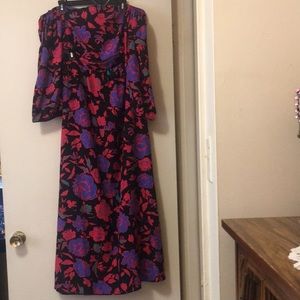 2 piece set with detachable arms this is in perfect condition never worn size 2X